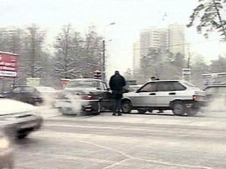 На дорогах Москвы резко возросло число аварий из-за плохой погоды