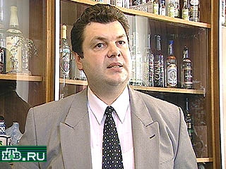 В конфликте между нынешним и прежним руководством завода "Кристалл" государство заняло сторону вновь назначенного генерального директора Александра Романова