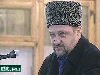 Представители федеральных властей сегодня заявили, что они не станут перекрывать дороги в Чечне на время новогодних праздников