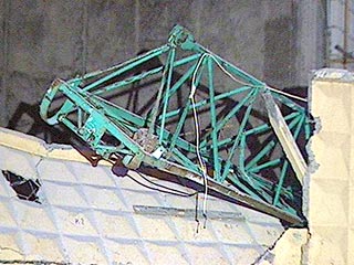 На одной из строек Москвы упал башенный кран