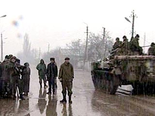 Четверо военнослужащих погибли и трое получили контузии в результате подрыва боевиками в Чечне боевой машины пехоты федеральных сил