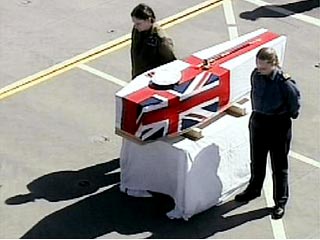 Семья погибшего британского солдата обвиняет Тони Блэра во лжи и популизме