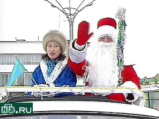 За несколько часов до начала новогоднего представления с участием президента Назарбаева в Караганде усилился ветер и пошел сильный снег
