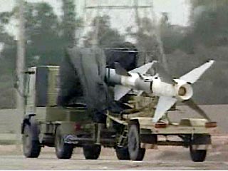 Американцы нашли в Ираке грузовик с запрещенными ракетами. Как сообщает британская SkyTV, трейлер с двумя ракетами "Ас-Самуд-2" нашли к югу от Багдада, в районе, откуда силы коалиции недавно выбили иракскую армию