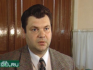 Генеральный директор АО "Кристалл" Александр Романов отказался покинуть свой кабинет, несмотря на предписание судебного пристава