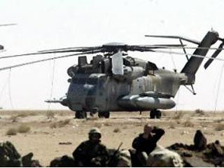 Вертолеты сил коалиции начали сегодня доставку в южноиракский город Насирия питьевой воды из Кувейта