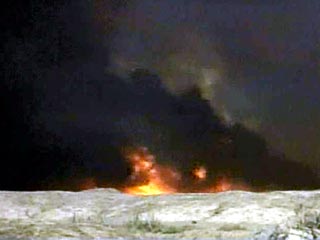 В Басре на юге Ирака горят девять нефтяных скважин, воспламенившихся в результате бомбардировок американо-британской авиацией