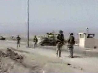 Иракский камикадзе направил грузовик, начиненный взрывчаткой, на блокпост войск коалиции, что находится примерно в 18 километрах к северу от Багдада
