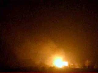 Яркие разрывы бомб наблюдались в ночь на вторник в южных и западных районах Багдада