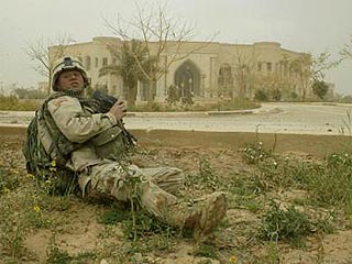 Британское ТВ показало американских военнослужащих во дворце Саддама Хусейна