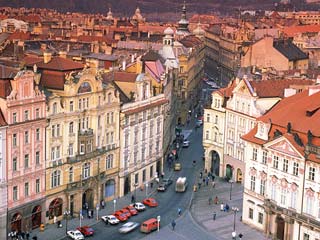 Вооруженный преступник днем во вторник ворвался в отделение "Чехословацкого торгового банка"