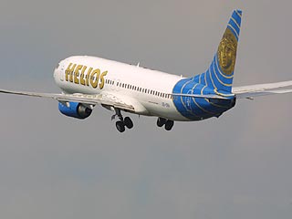 Пассажирский самолет Boeing-737 кипрской авиакомпании Helios Airways со 180 пассажирами на борту столкнулся вскоре после взлета с крупной птицей