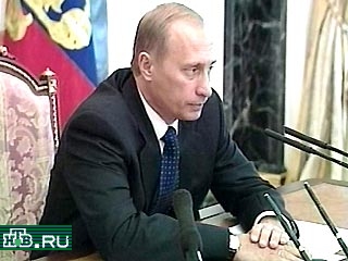 Президент РФ Владимир Путин подписал конституционные законы о гербе, флаге и гимне России