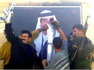 Иракские шииты в Багдаде заменили портрет Саддама Хусейна гигантским изображением Имама Хусейна