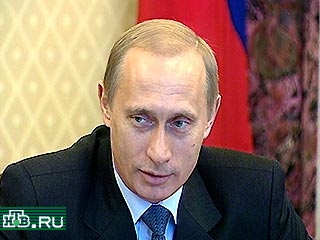 Президент России Владимир Путин подписал распоряжение об образовании рабочей группы для рассмотрения предложений о тексте гимна России