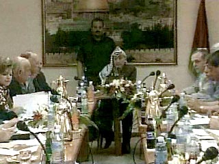 Ясир Арафат потребовал внести изменения в список министров нового палестинского правительства, представленный избранным недавно на пост премьера автономии Махмудом Аббасом (Абу-Мазеном)