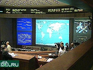 Российскому центру управления полетом удалось добиться восстановления связи с орбитальным комплексом "Мир"