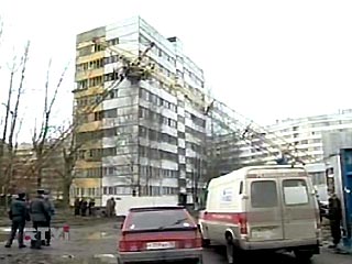 В Приморском районе Санкт-Петербурга на жилой дом упал строительный кран. Строительный кран упал на девятиэтажный дом, расположенный по адресу: аллея Котельникова, 3