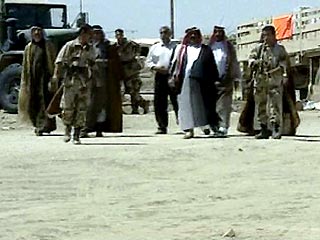На авиабазе рядом с городом Насирия, на юге Ирака, в условиях строжайших мер безопасности сегодня начала работу конференция, организованная военными США, посвященная вопросу формирования временного правительства Ирака