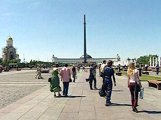 На территории мемориального комплекса Поклонная гора в Москве в понедельник застрелен мужчина