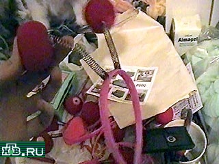 Сотрудниками Управления по борьбе с экономическими преступлениями ГУВД Москвы было закрыто предприятие, долгое время занимавшееся кустарным изготовлением праздничных изделий.