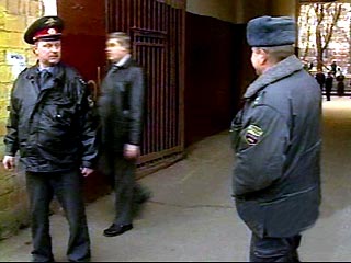 Во вторник во все подразделения московской милиции началась рассылка фоторобота предполагаемого убийцы депутата Государственной Думы Сергея Юшенкова