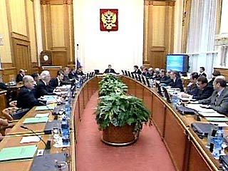 Правительство России на заседании в среду одобрило снижение единого социального налога разом почти на 10%