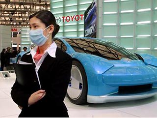 Из-за угрозы атипичной пневмонии в Шанхае в четверг досрочно закрывается крупный международный автосалон