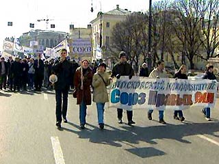 В Москве проходят митинги в поддержку военной реформы и против дедовщины в армии
