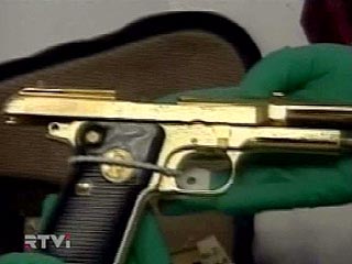 Инкрустированный золотом пистолет Саддама продается в Ираке за 500 долларов