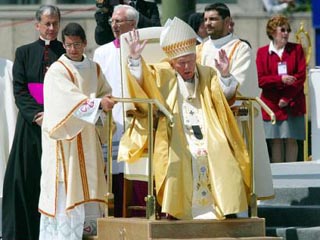 Папу упрекнули в том, что он "забыл" упомянуть о жертвах, павших от рук франкистов