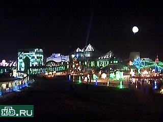 В преддверии Нового года китайский город Харбин, расположенный на северо-востоке Китая, превращается в город светящихся ледяных скульптур