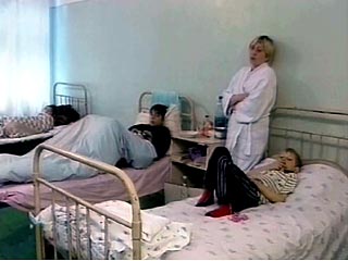 До 70 человек увеличилось за минувшую ночь число госпитализированных школьников и педагогов сельской школы в селе Дурново