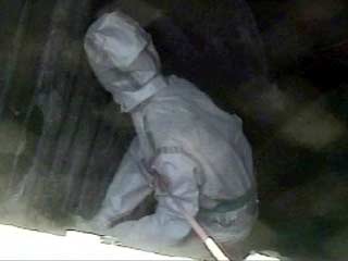 Водолазы Центроспаса МЧС России совершили несколько пробных спусков в скважину тоннеля в Кармадонском ущелье в Северной Осетии. Спасатели спускались в тоннель без водолазного снаряжения