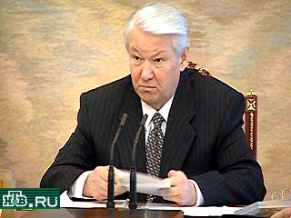 Год назад, 28 декабря, Борис Ельцин объявил руководителям своей администрации, что уйдет в отставку через 3 дня