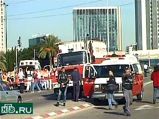 Ответственность за взрыв израильского автобуса в северном пригороде Тель-Авива, в результате которого получили ранения 13 человек, взяла на себя группировка "Бригады Салах-ад-Дина"