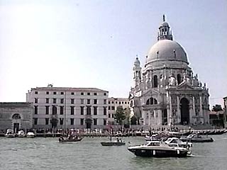 Началась операция по спасению шедевра под открытым небом - Венеции