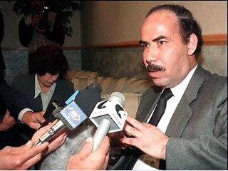 Высокопоставленный иракский военный - командующий Республиканской гвардией Саддама Хусейна - Барзан Абдель Гафур Сулейман ат-Тикрити сдался в субботу в Багдаде американским войскам