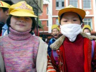 В Гонконге (Сянгане) сегодня почти 380 тыс. детей снова пошли в школы и детские сады. Занятия были прекращены почти 2 месяца назад - 29 марта - в связи с распространением атипичной пневмонии