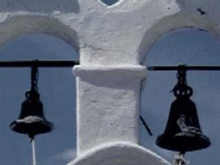 На новом православном храме в Ханты-Мансийске устанавливают колокола