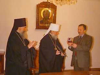 Митрополиту Смоленскому и Калининградскому Кириллу в Свято-Даниловом монастыре была торжественно вручена премия "Человек года"