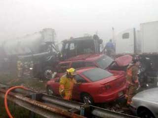 В американском штате Мэриленд на скоростном шоссе в 250 км к северо-западу от Вашингтона в густом тумане столкнулись 85 легковых и грузовых автомашин