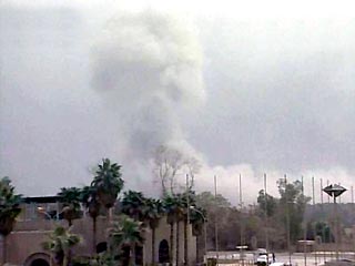 В Багдаде горит один из главных телекоммуникационных центров города