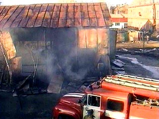 В селе Казачинское Красноярского края в настоящее время бушуют несколько сильнейших пожаров, уже уничтожившие более 50 частных домов