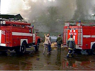 На юго-востоке Москвы горят гаражные боксы, пострадали 10 человек