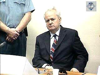 Гаагский трибунал приостановил слушания по делу о военных преступлениях бывшего президента Югославии Слободана Милошевича