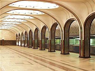 Второй выход станции метро "Маяковская" откроется в 2004 году