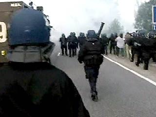 Закончилась демонстрация антиглобалистов, протестовавших на швейцарско-французской границе против проведения саммита "большой восьмерки" в Эвиане