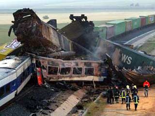 Число жертв столкновения двух поездов в Испании достигло 22 человек