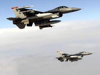 Сегодня утром два истребителя F-16 ВВС Турции прошли в опасной близости от греческого лайнера